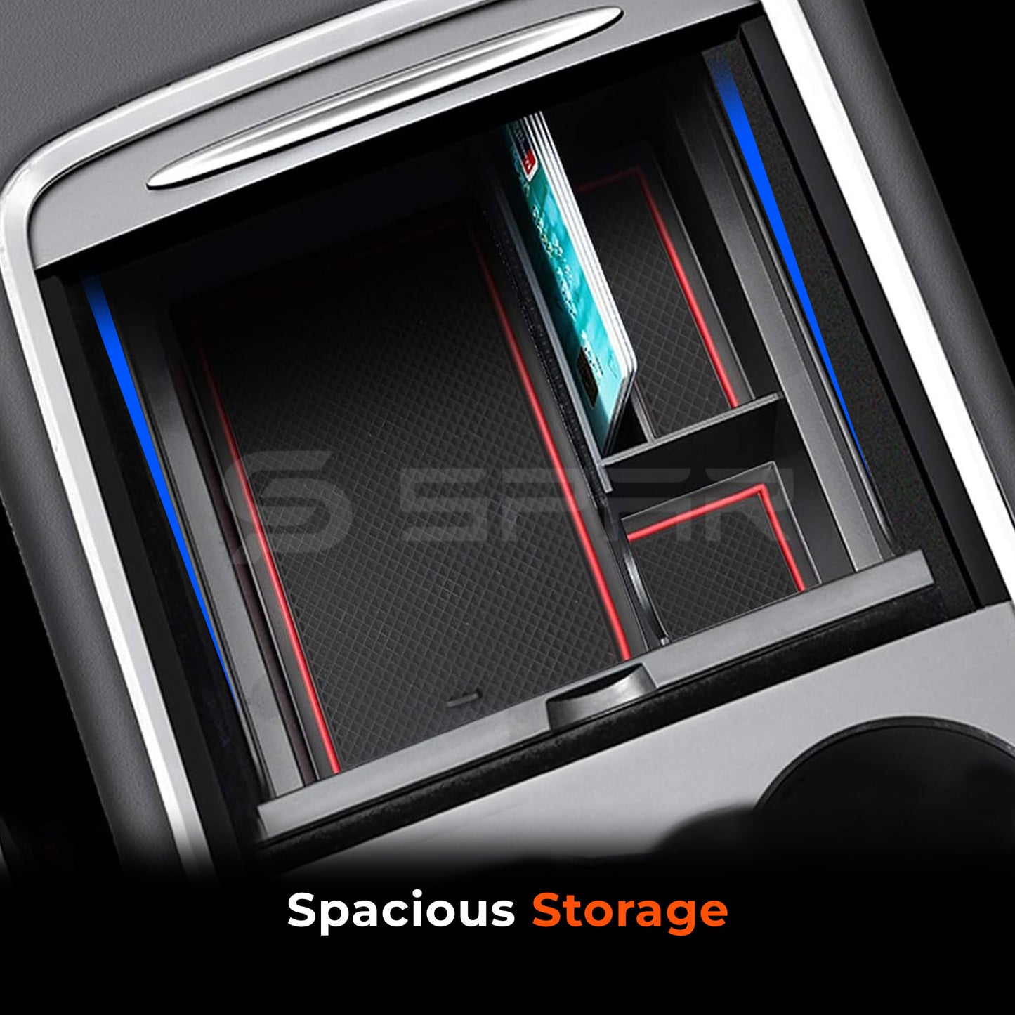 مساحة تخزين كبيرة بغطاء منزلق في لوحة التحكم الرئيسية الجيل الأول لسيارة من نوع تيسلا الطراز (3/Y)