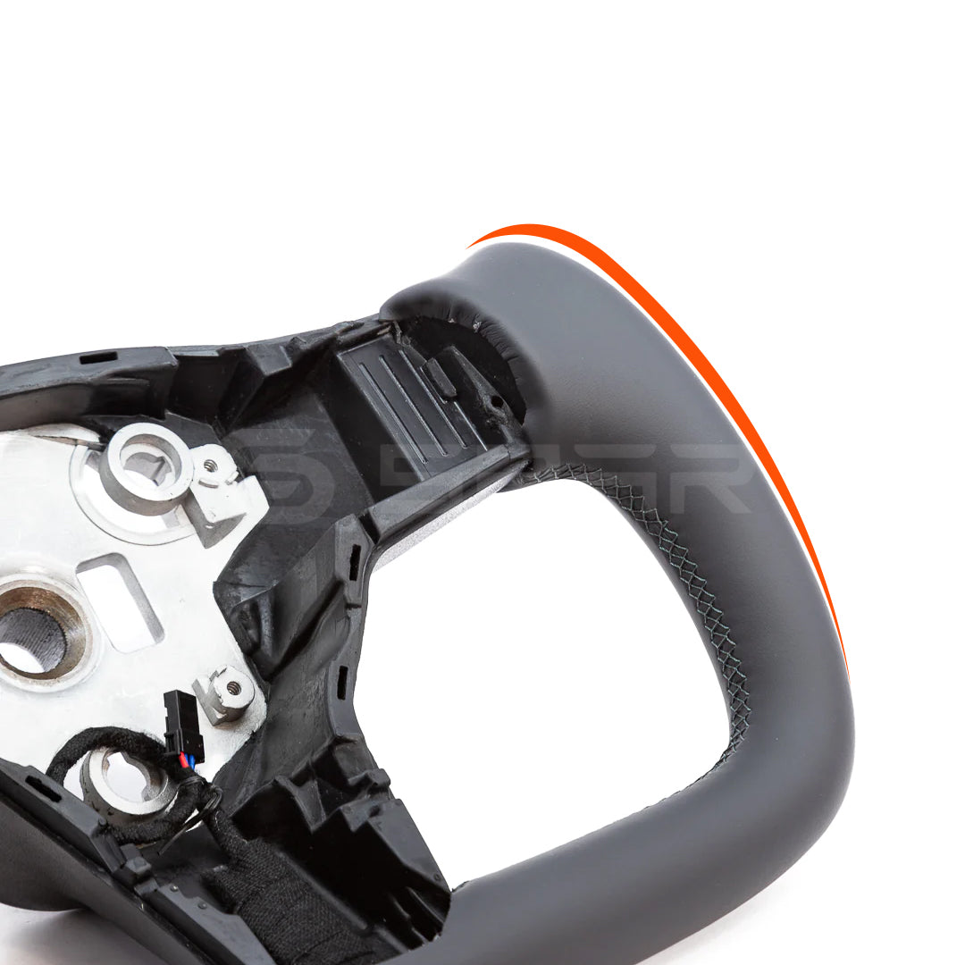 عجلة قيادة على شكل مستطيل بدون جزء علوي لسيارة من نوع تيسلا الطراز (3/Y)