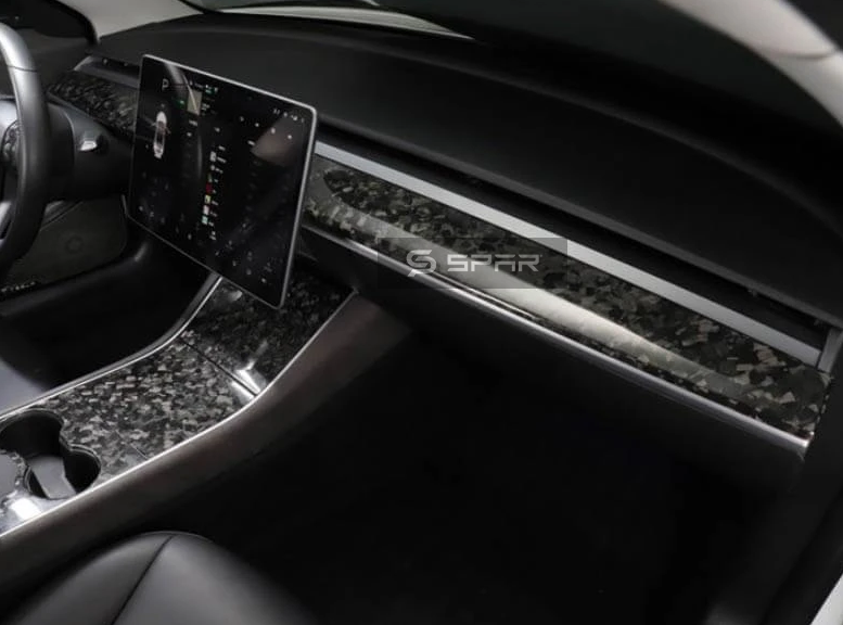 غطاء حماية أصلي للتابلوه من الكاربون فايبر لسيارة من نوع تيسلا الطراز (3/Y)