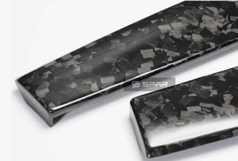 غطاء حماية أصلي للتابلوه من الكاربون فايبر لسيارة من نوع تيسلا الطراز (3/Y)