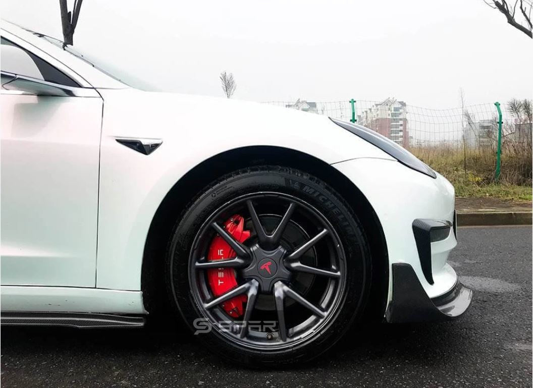 أغطية لمقابض المكابح قياس 18" بلون أحمر لسيارة من نوع تيسلا الطراز 3