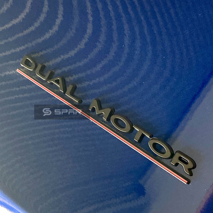 ملصق خلفي أسود باسم "dual motor" يزيل لمعان الطلاء الكرومي لسيارة من نوع تيسلا الطراز (S/3/X/Y)