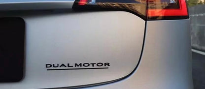 ملصق خلفي أسود باسم "dual motor" يزيل لمعان الطلاء الكرومي لسيارة من نوع تيسلا الطراز (S/3/X/Y)